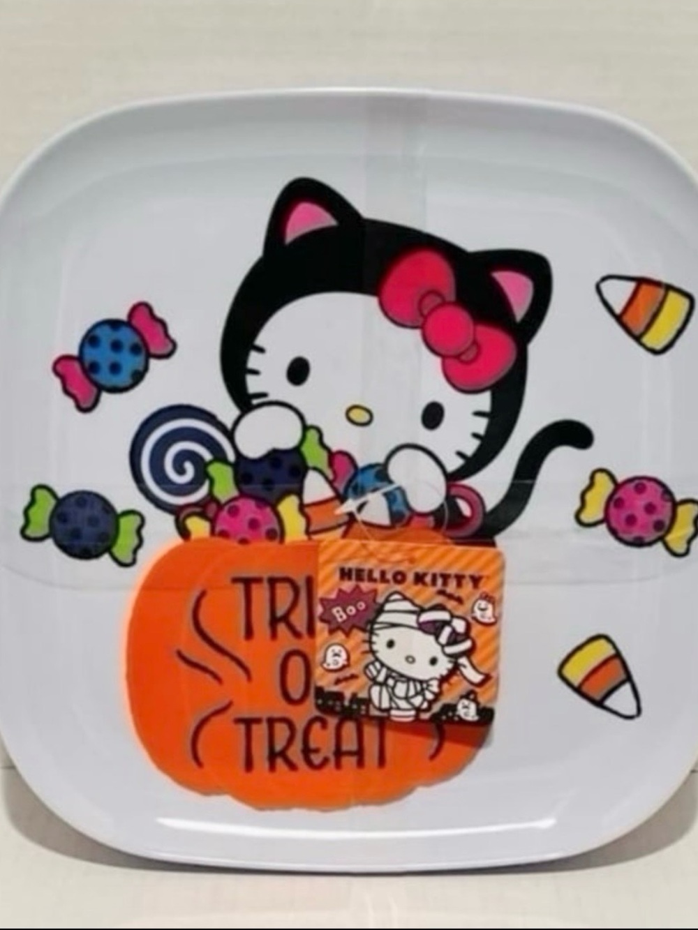 Hello Kitty NWT 4PC Halloween Trick or Treat Melamine Plates